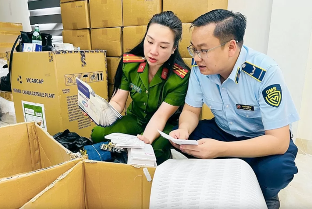Hàng loạt các loại thuốc, thực phẩm chức năng giả vừa bị Công an TP. Hà Nội triệt phá - Ảnh: Báo Công Thương