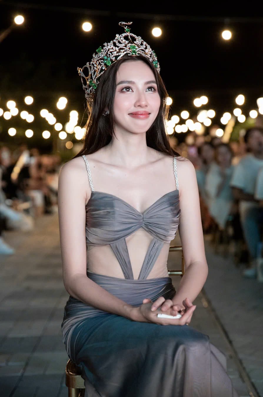 Nguyễn Thúc Thùy Tiên sinh năm 1998 tại TPHCM, được biết đến là một người mẫu, hoa hậu.