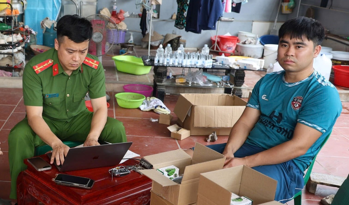 Công an tỉnh Bắc Giang làm việc với bị can Nguyễn Văn Khánh.