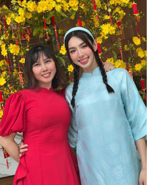 Mẹ ruột nàng hậu không ít lần lên tiếng đính chính thông tin, bày tỏ sự bức xúc trước những bình luận soi mói về cuộc sống riêng
