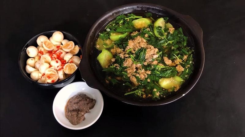 Canh cua rau đay mồng tơi