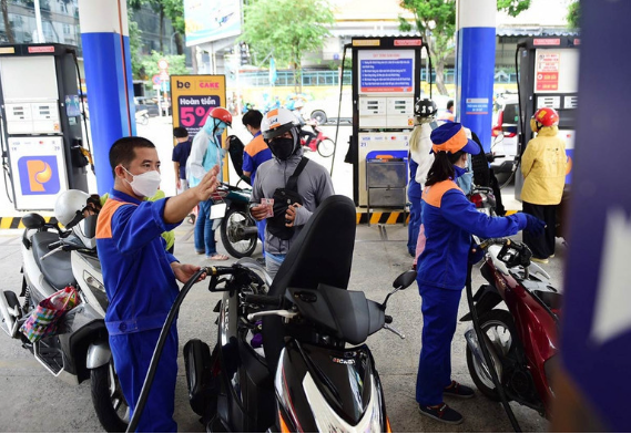 Giá xăng quay đầu đi xuống - Ảnh: VietNamNet