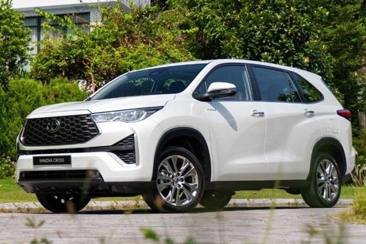 Toyota Innova Cross bán chạy nhất phân khúc hybrid tháng 4/2025.