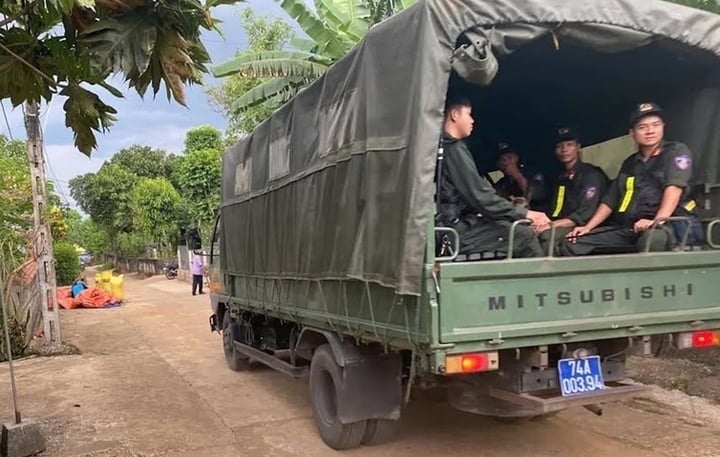 Công an tỉnh Quảng Trị đã huy động hàng trăm cán bộ, chiến sỹ truy bắt đối tượng.