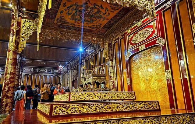 Ngai Vua ở Đại nội Huế