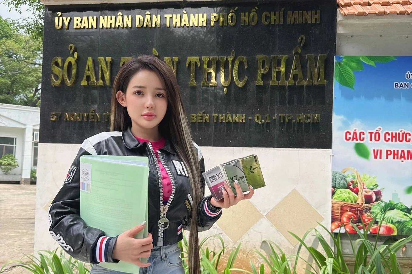 DJ Ngân 98 đến Sở An toàn thực phẩm TPHCM làm việc. Ảnh: Báo Dân Trí.