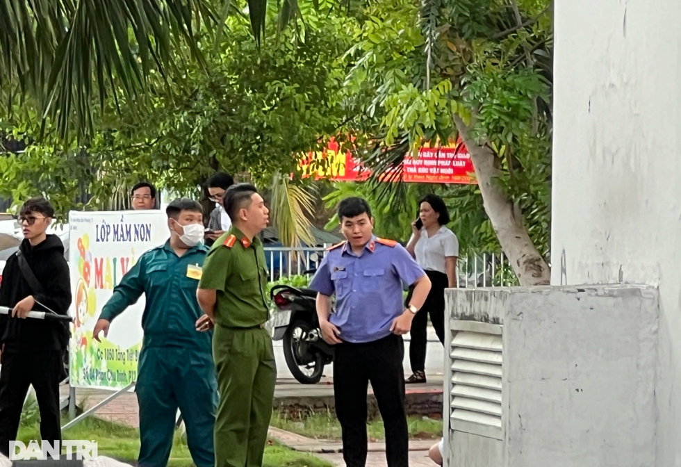 Công an, viện kiểm sát có mặt tại hiện trường - Ảnh: Báo Dân trí