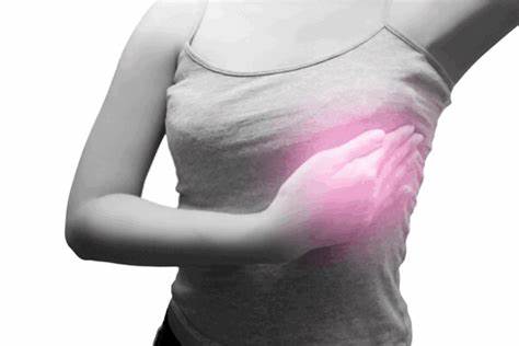 Sờ thấy khối bất thường ở vú hoặc ở nách cảnh báo dấu hiệu ung thư vú.
