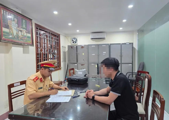  Tài xế Y tại cơ quan Công an.