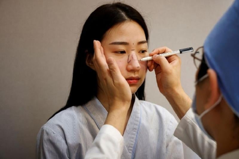  Phẫu thuật thẩm mỹ không chỉ dừng lại ở ca mổ thành công mà còn phụ thuộc rất nhiều vào giai đoạn chăm sóc hậu phẫu. Ảnh minh họa