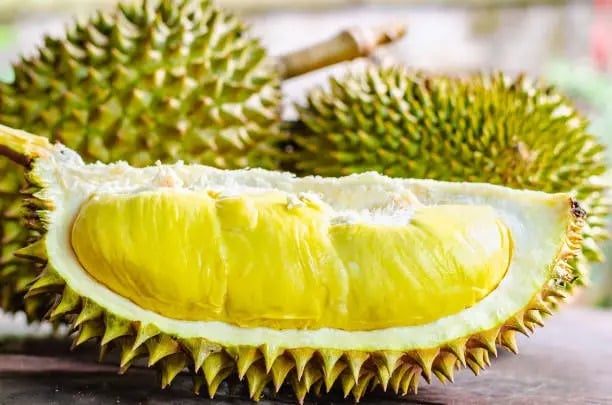 Bạn chỉ nên ăn từ 100 – 150g sầu riêng mỗi lần, không quá 1 – 2 lần mỗi tuần.