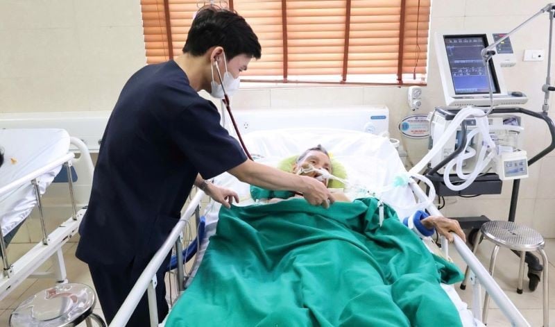 Được cấp cứu kịp thời, nhiều người bệnh cao tuổi bị đột quỵ thoát nguy cơ tử vong.