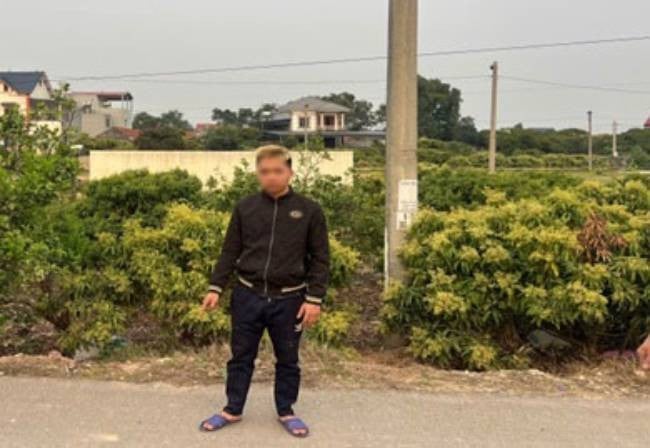 Đoạn đường liên xã Trường Giang – Nghĩa Phương, vị trí đối tượng thực hiện hành vi dâm ô.
