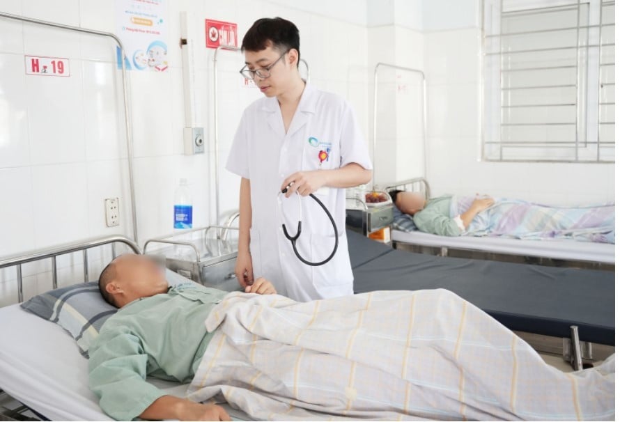 Tư vấn cho bệnh nhân trước khi ra viện - Ảnh BVCC