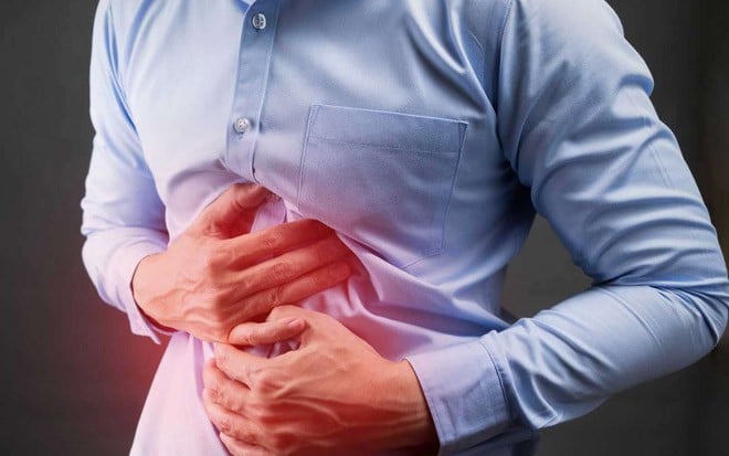 Đau bụng thường xuyên có thể là ung thư đại tràng vì vậy cần khám.