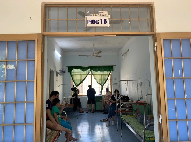  Sức khỏe của 7 bệnh nhân đang dần hồi phục sau khi được điều trị tại Trung tâm y tế TX.Đông Hòa - Ảnh: Báo Thanh Niên