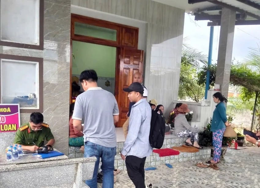 Hiện trường ngôi nhà xảy ra vụ bạo hành gây án mạng. Ảnh: Báo Pháp Luật TP.HCM.