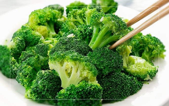 Các loại rau xanh và các loại đậu, mồng tơi, rau dền, rau muống, rau má có nhiều chất xơ, làm mát gan