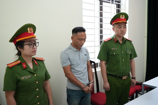 Cơ quan Cảnh sát điều tra thi hành lệnh bắt bị can để tạm giam đối với Vững.
