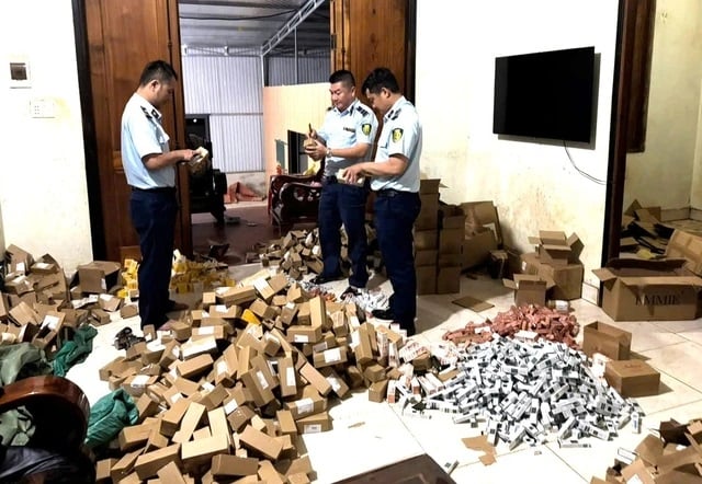 Lực lượng quản lý thị trường phát hiện hơn 3.300 sản phẩm mỹ phẩm
