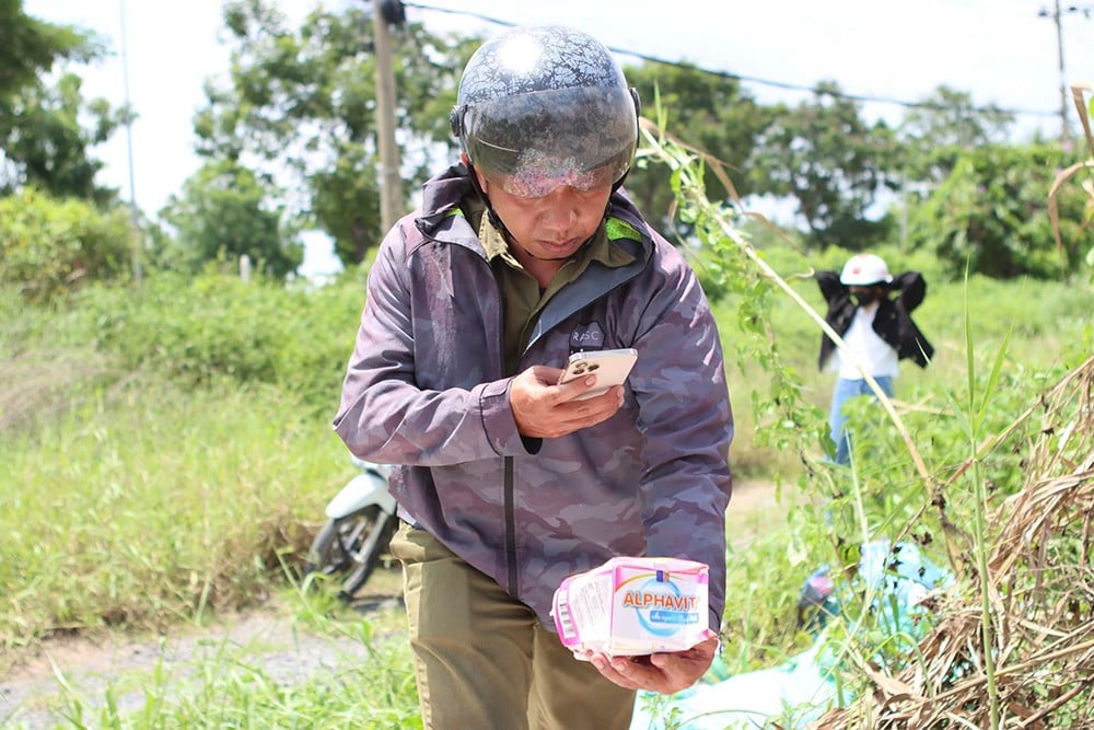 Lực lượng công an địa phương kiểm tra. Ảnh: Phước Sáng.