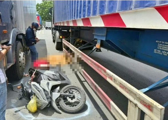 Hiện trường vụ tai nạn giao thông khiến hai mẹ con tử vong thương tâm - Ảnh: VTC News