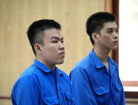 Hai bị cáo giết người giấu xác vào vali ở Vũng Tàu bị truy tố với nhiều tội danh - Ảnh: Báo Lao Động