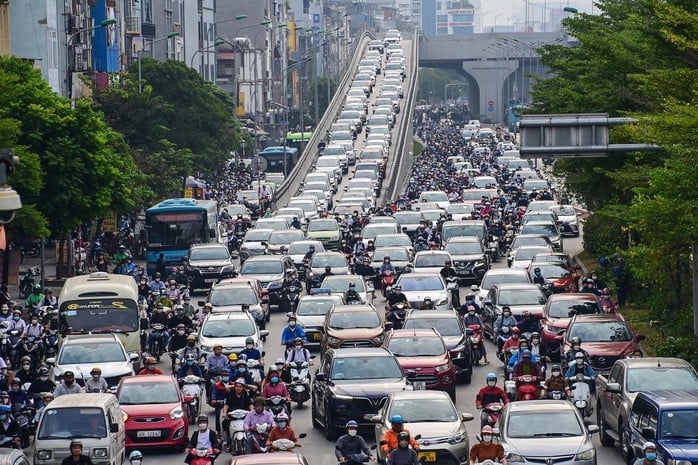 Bộ Công an đề xuất bỏ quy định không lái xe ô tô quá 48 giờ mỗi tuần. Ảnh minh hoạ
