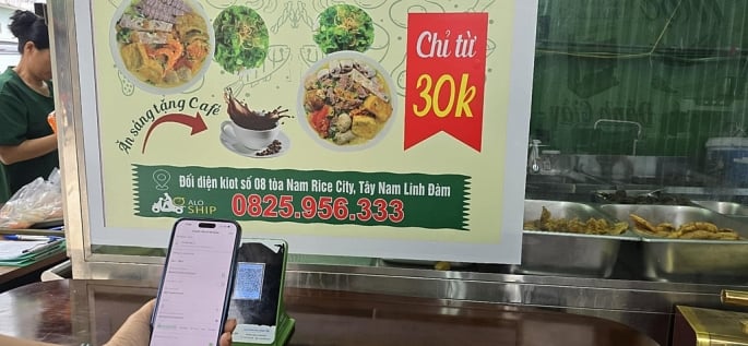 Chủ hệ thống Mộc riêu cua Hạ Long quán cho biết, các cơ sở trong hệ thống chưa bao giờ từ chối nhận chuyển khoản khi khách sử dụng dịch vụ. Ảnh: Q.D