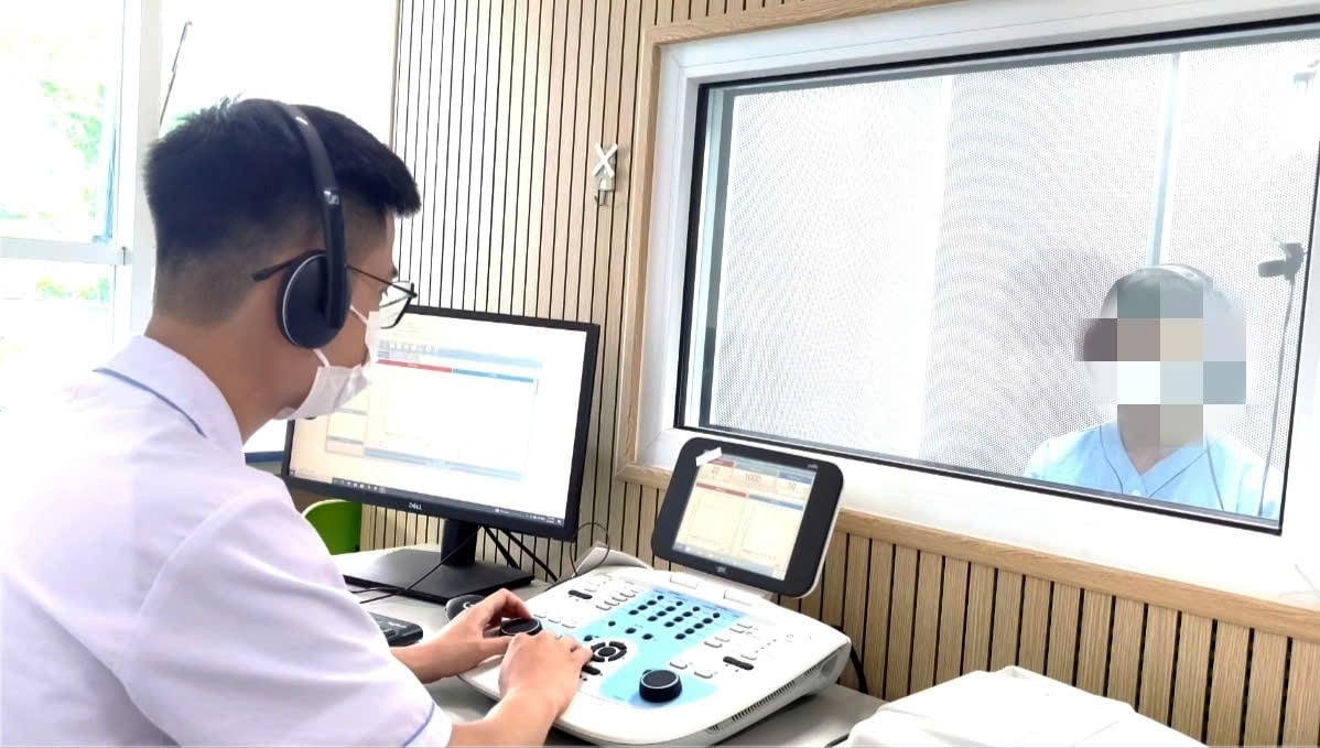 Đo thính lực cho bệnh nhân - Ảnh BVCC