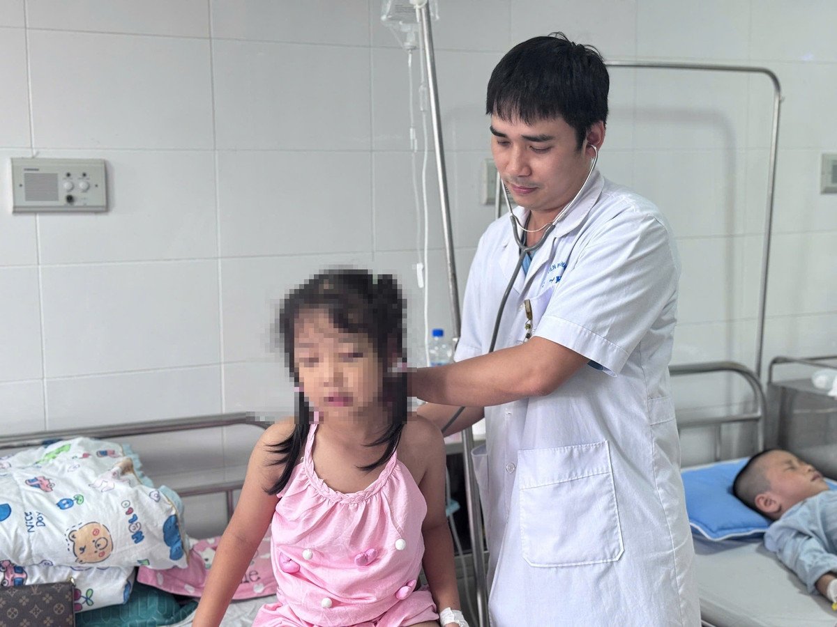 Sau mổ 6 ngày trẻ đã ổn định, ăn uống được - Ảnh BVCC