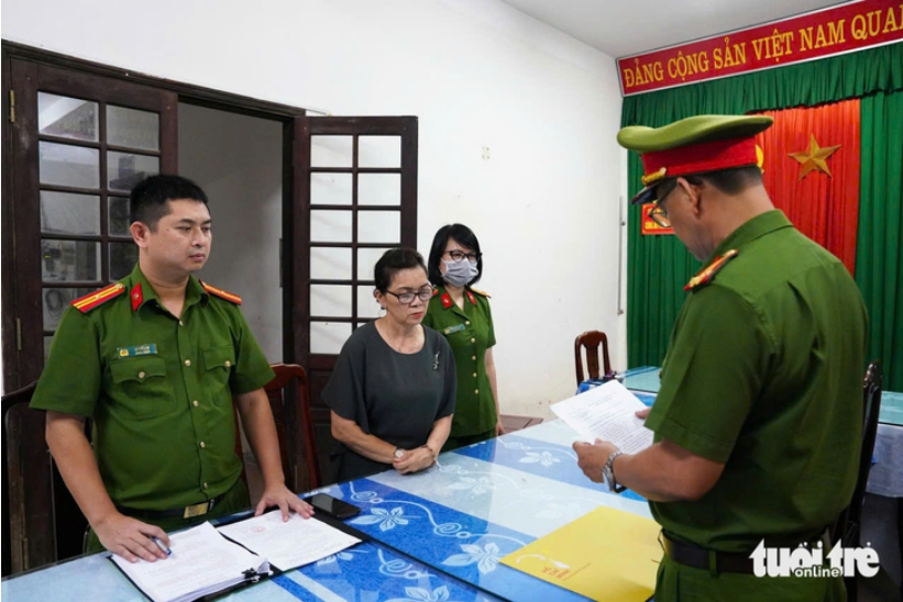 Công an TP Huế khởi tố bà Trần Thị Phước (trú TP Huế) vì hành vi làm giả cà phê bột - Ảnh: Tuổi Trẻ Online