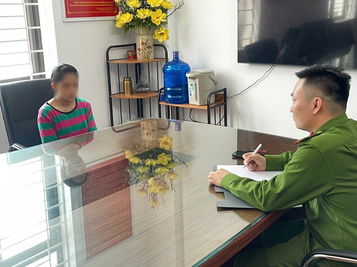 Chị Phạm Thị T. tại trụ sở Cơ quan Công an.