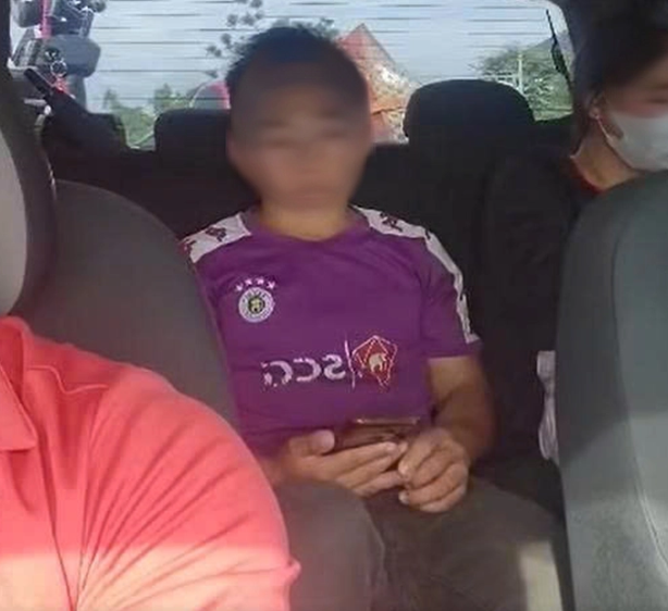 Hình ảnh 2 người dân bị taxi “chặt chém“ - Ảnh: Báo Người Lao Động