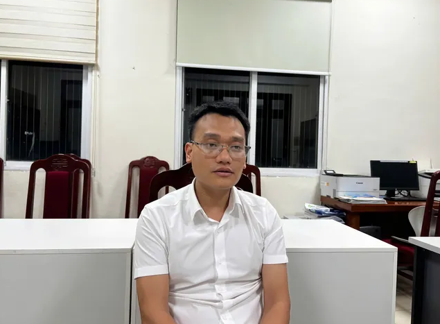 Phạm Đình Tuấn, Phó chủ tịch UBND thị trấn Chúc Sơn tại cơ quan Công an - Ảnh: Báo Tiền Phong