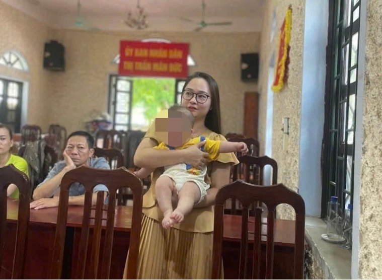Cháu bé hơn 4 tháng tuổi bị bỏ rơi - Ảnh: VietNamNet