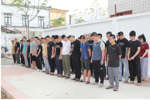 Các nghi phạm bị bắt giữ - Ảnh: Báo Thanh Niên