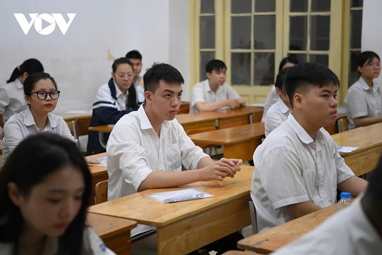 Nhiều thí sinh cho biết, đề thi vượt quá khả năng tiếp cận của học sinh trung bình.