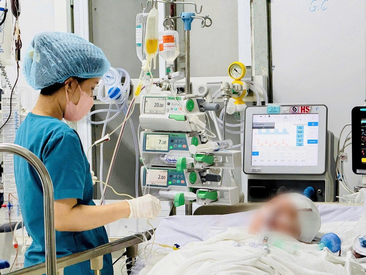Các bác sĩ cấp cứu đã chạy đua với thời gian để cứu bệnh nhân nhưng bệnh nhân không qua khỏi - Ảnh BVCC