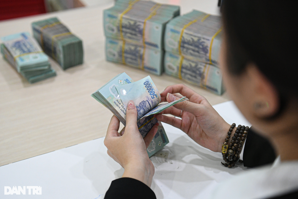  Có 6 ngân hàng thay đổi biểu lãi suất huy động trong tháng 6 (Ảnh: Mạnh Quân).