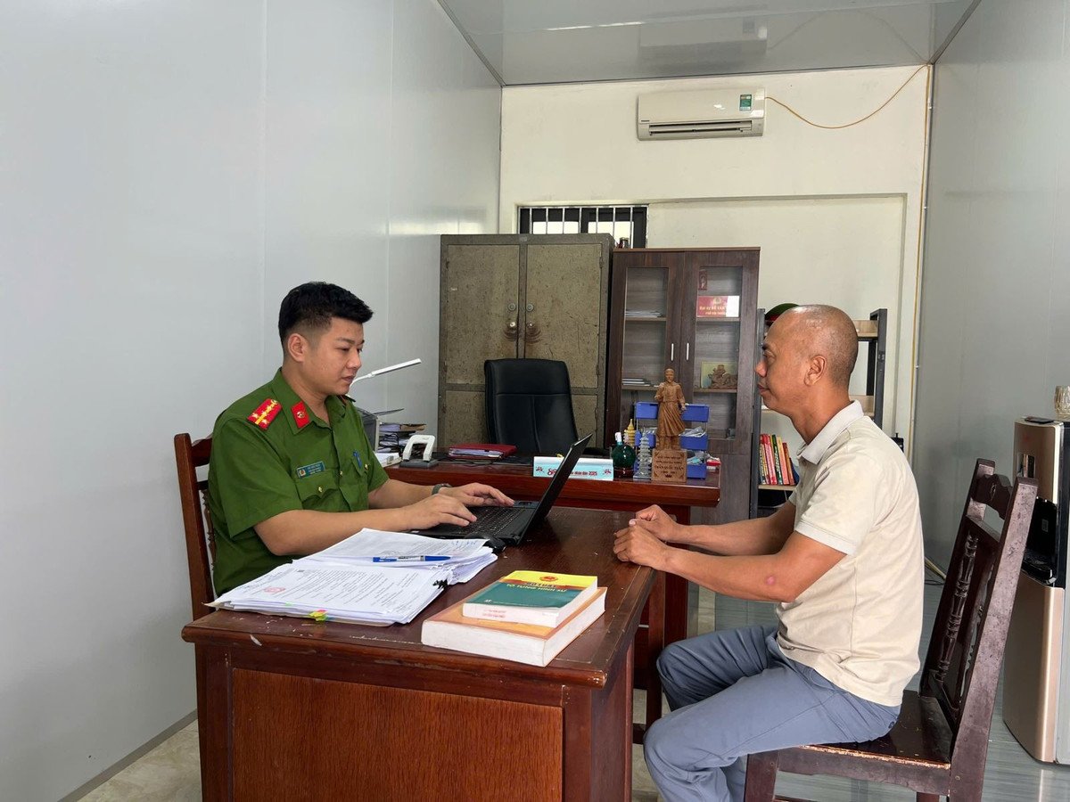  Cơ quan điều tra làm việc với các đối tượng.