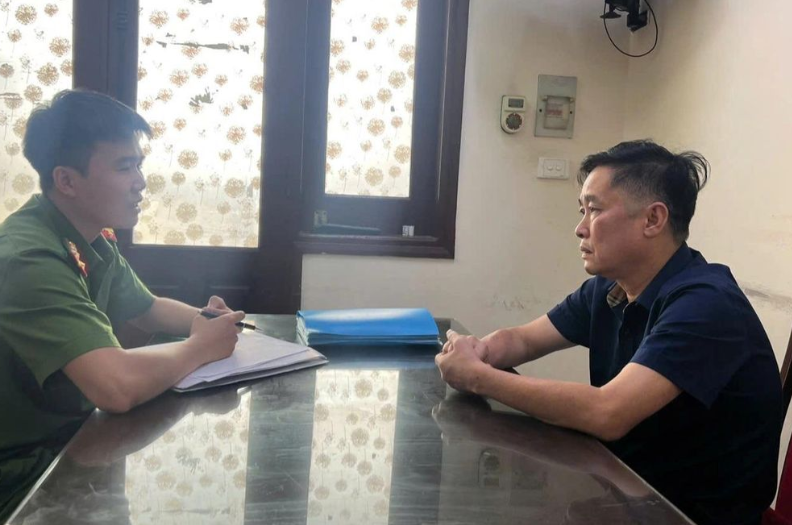  Đối tượng Hoàng Tất Thành tại cơ quan Công an.