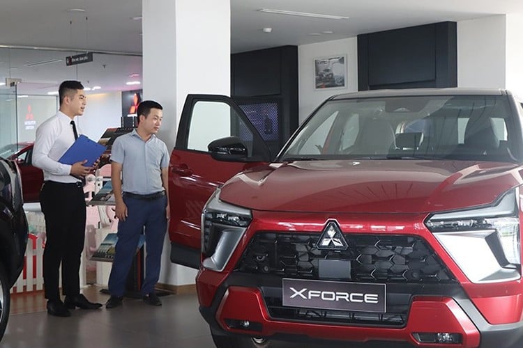  Ôtô chở người từ 09 chỗ ngồi trở xuống (bao gồm cả xe pick-up chở người): nộp lệ phí trước bạ lần đầu với mức thu là 10%.