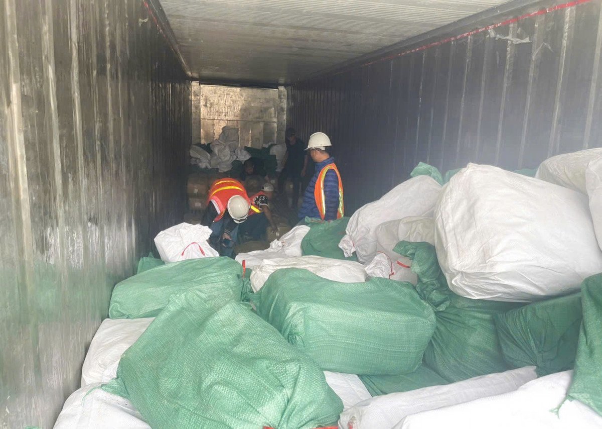  Container hàng cải trang nhằm qua mắt hải quan.