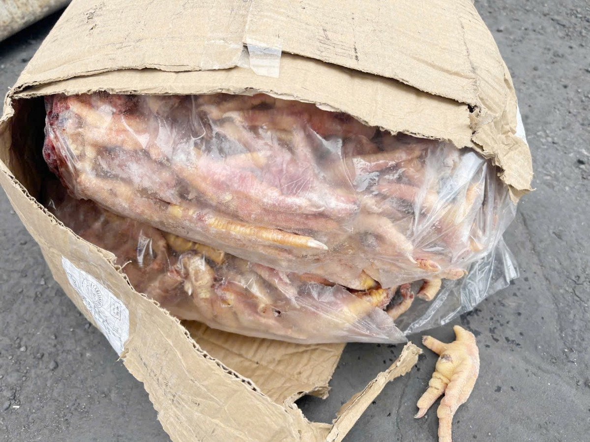  Chân gà tang vật vụ án.