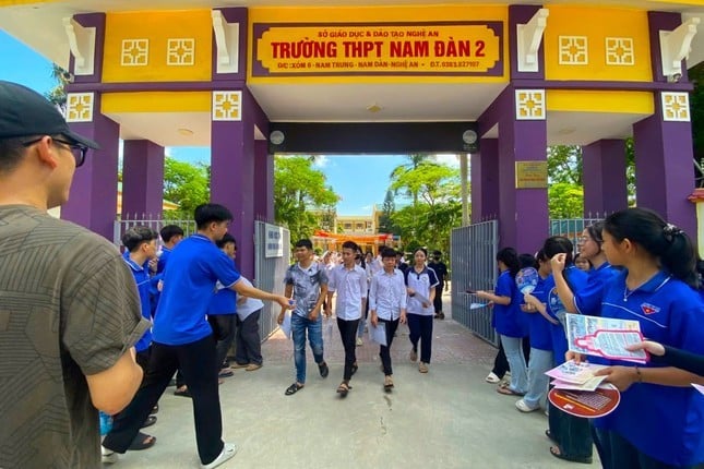  Thí sinh dự thi kỳ thi tuyển sinh vào lớp 10 tại Trường THPT Nam Đàn 2