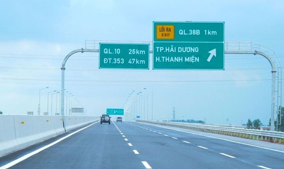 Cần nhanh chóng điều chỉnh các biển báo giao thông sau khi sáp nhập cấp tỉnh, cấp xã trên cả nước.