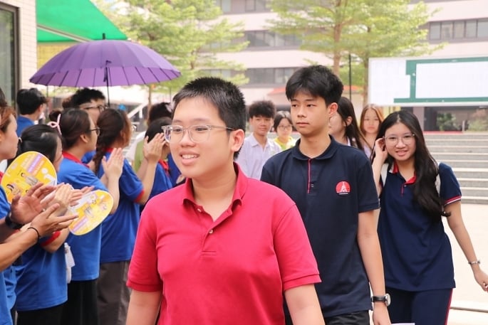 Thí sinh Hà Nội dự kỳ thi tuyển sinh lớp 10. Ảnh: Duy Linh