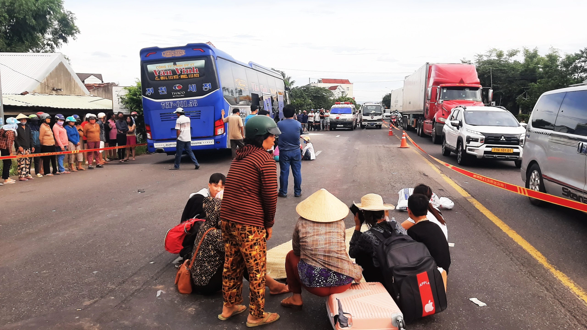 Vụ tai nạn khiến 2 người tử vong thương tâm. Ảnh: Báo Thanh Niên.