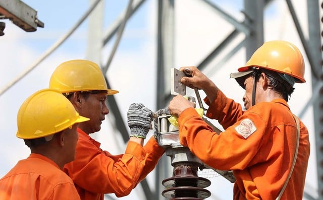 Hóa đơn tiền điện tháng 6 của nhiều gia đình tăng vọt.